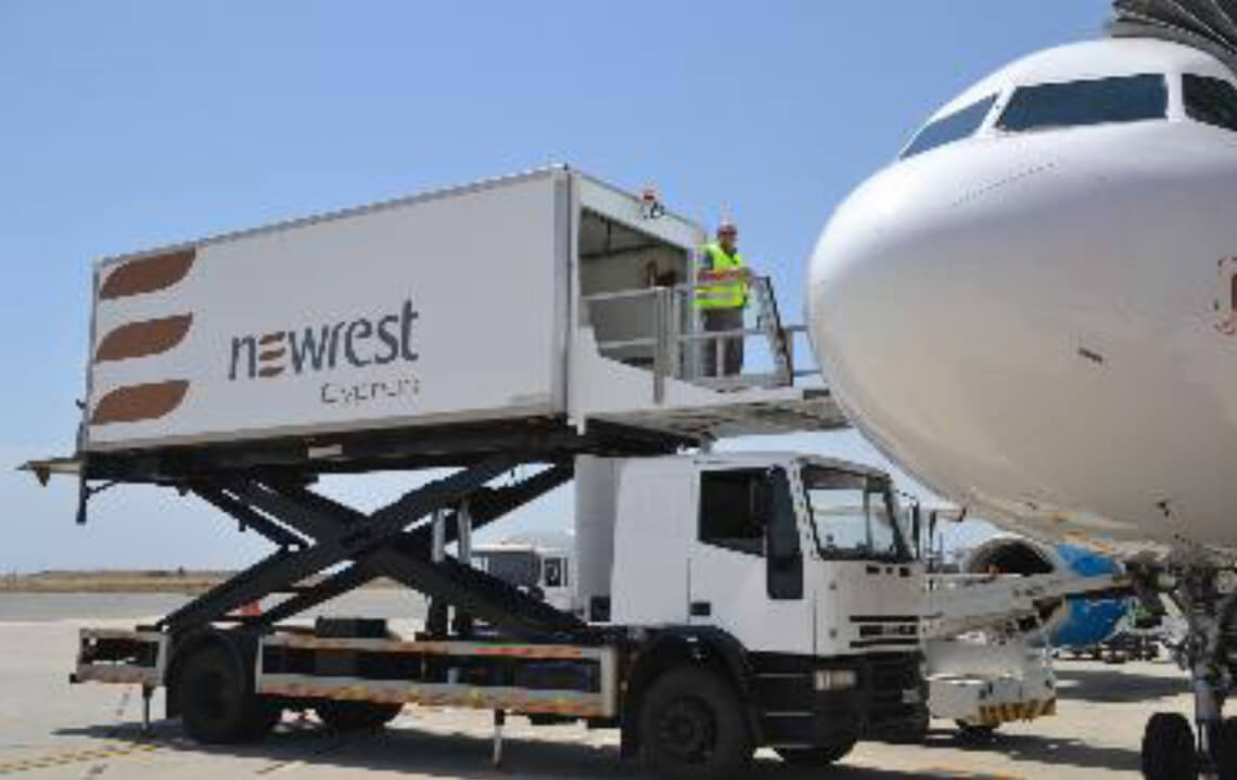 Avion au sol servit par Newrest à Larnaca