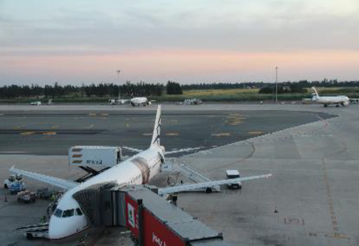 Avion au sol à l'aéroport de Larnaca