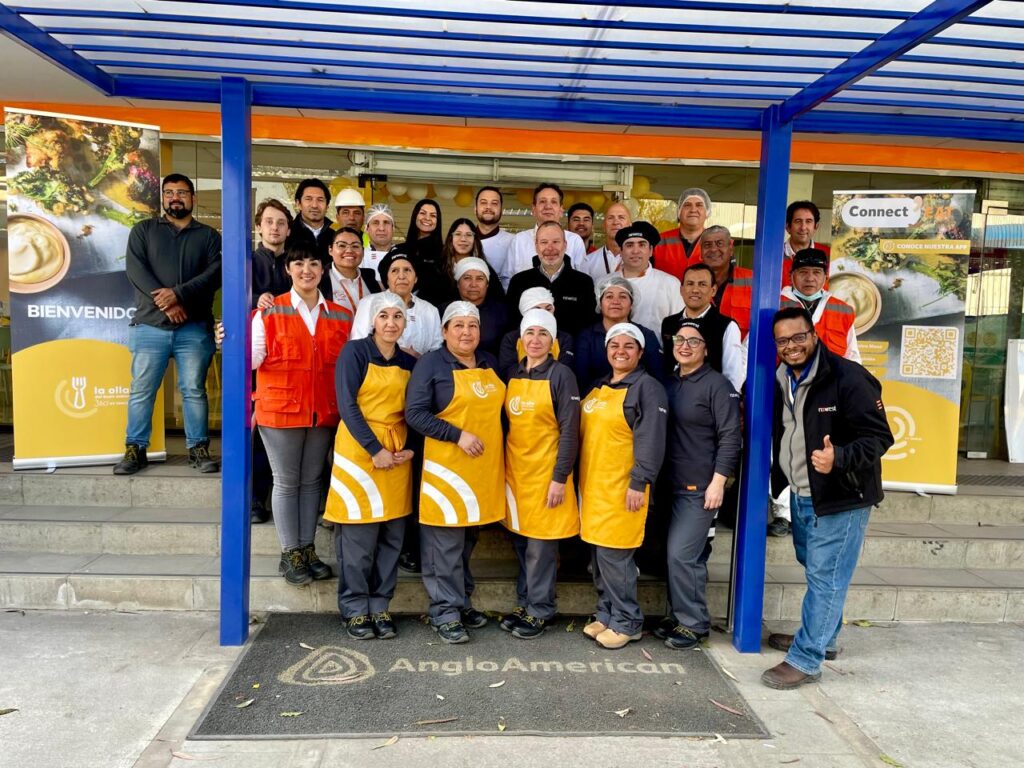Photo of Newrest and Chagres Foundry teams partnership in Chile