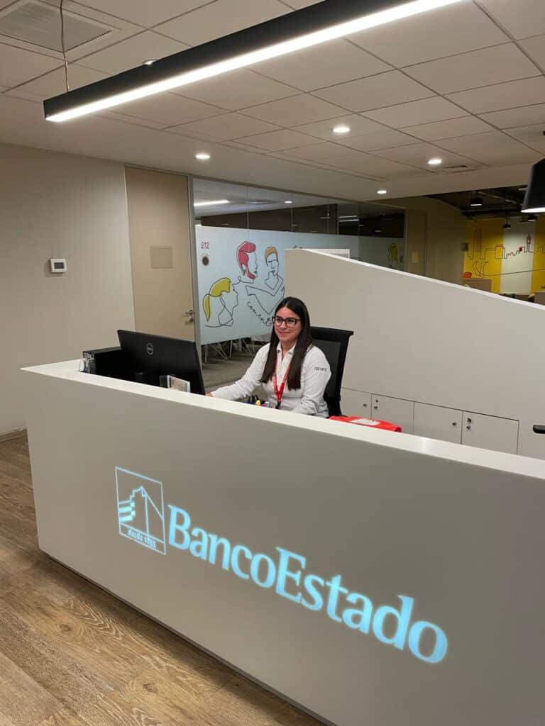 Newrest employee at the reception of Banco Estado in Chile